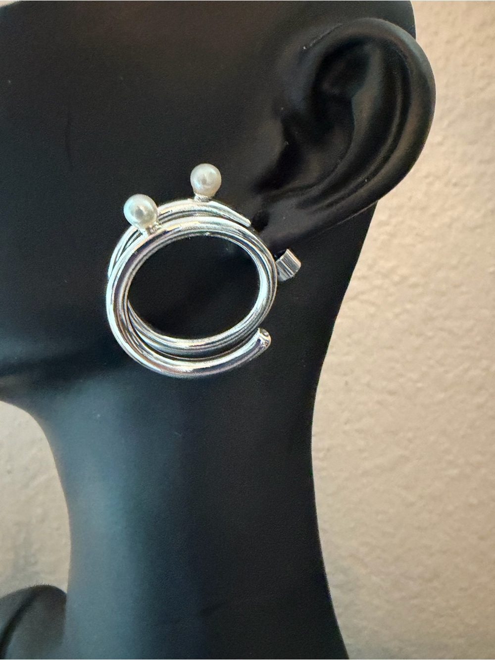 NWOT Jenny Bird Silver Hoop Earrings with Pearl Accents - Picture 8 of 9